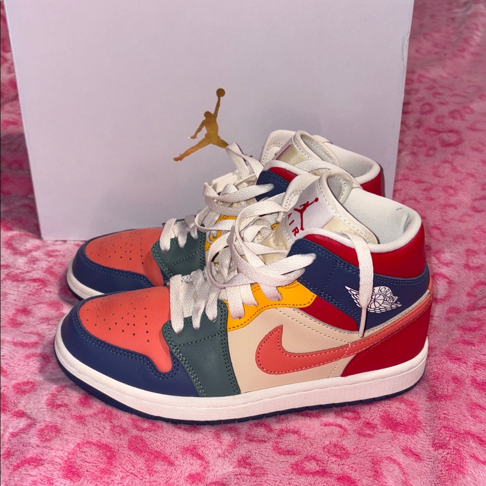 Women's Air Jordan 1 Mid SE, Style: French Blue/Magic Ember